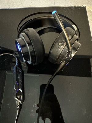 Akoustika used headphones