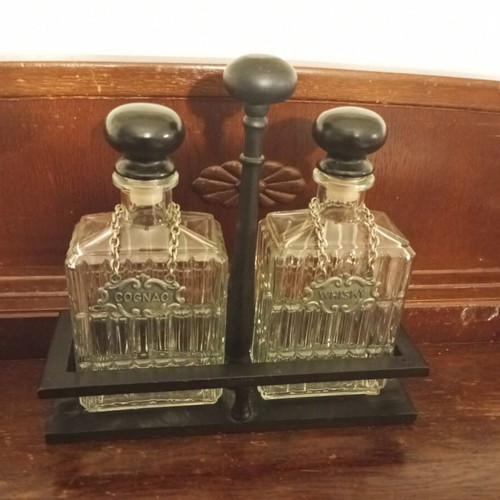Cerve Cognac/Whisky Decanter Set like new, crystal with wooden base