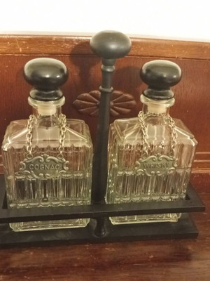Cerve Cognac/Whisky Decanter Set like new, crystal with wooden base