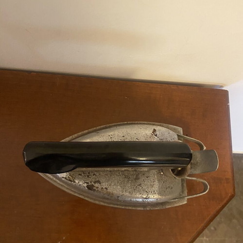 Vintage electric iron used, dry type from 1940-1960