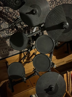 Drums Simmons SD7PK σαν καινούργιο με ενισχυτή Harley Benton και αξεσουάρ