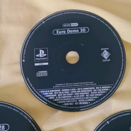 Playstation1 4 EURO Demos και 1 Playstation Magazine Demo μεταχειρισμένο με χάρτινη θήκη