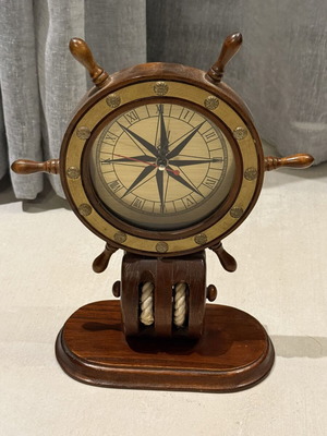 Vintage nautical ship wheel table clock like new, wooden