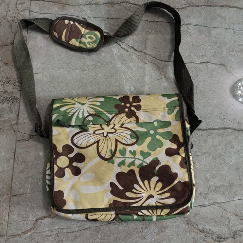 Children's crossbody sports bag like new, green and brown floral