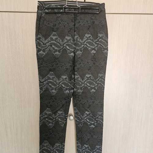 MY T Crop Pants elastic with snake pattern like new, size M