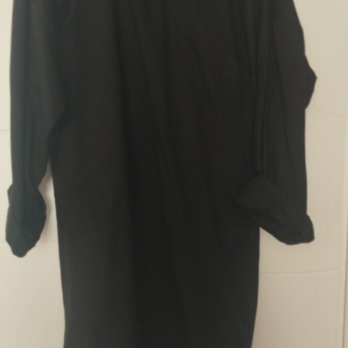 Dress shirt with belt like new, black and white, size M