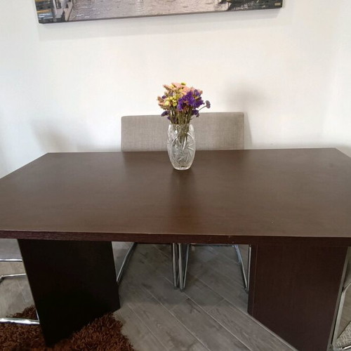 Living room/kitchen dining table like new, dark brown, MDF with veneer