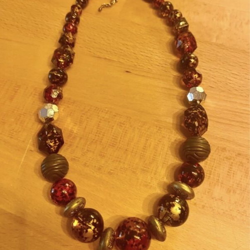 Necklace like new, brown