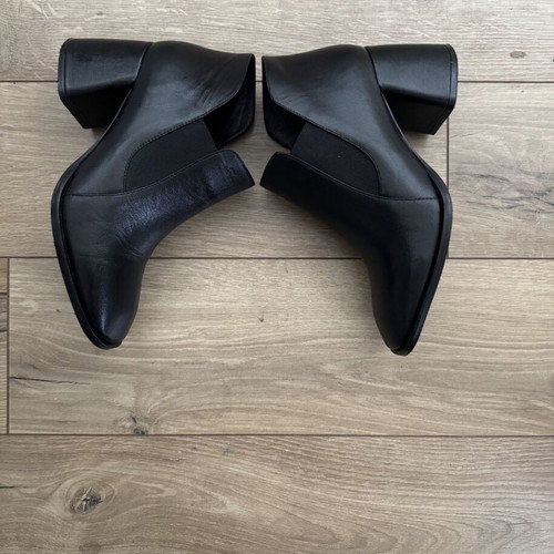 Women’s boots black size 39 like new