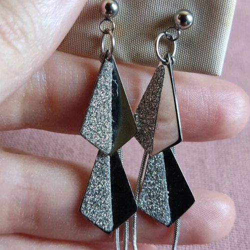 Steel earrings new in silver color