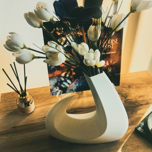 Luna Flame Sculpture decorative vase and flowerpot