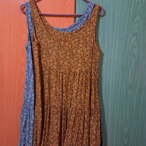 Viscose dresses like new, one size, green and mustard