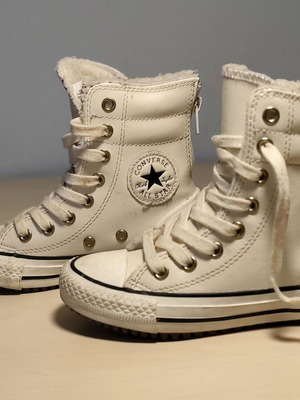Converse Chuck Taylor Shoes No28 like new, unisex
