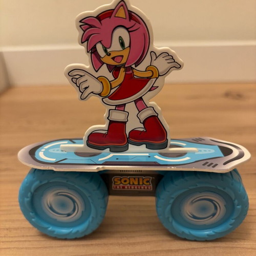 Mc Donald’s Happy Meal Sonic and Amy Racer toys used