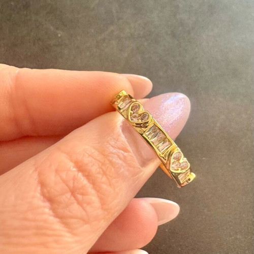 Ring with hearts new, gold-colored
