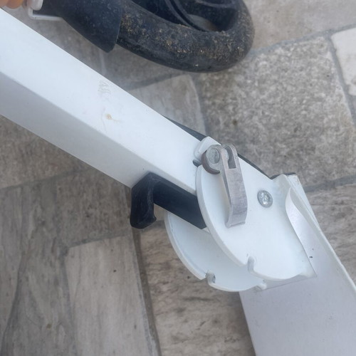 Isure Scooter used, aluminum and nylon, foldable with adjustable handlebar