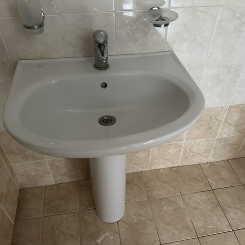 Bathroom sink Ideal Standard like new with faucet