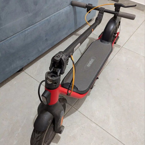 Electric scooter like new, very low mileage
