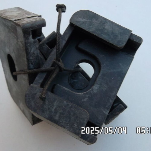 Set of 2 metal air conditioner support brackets used