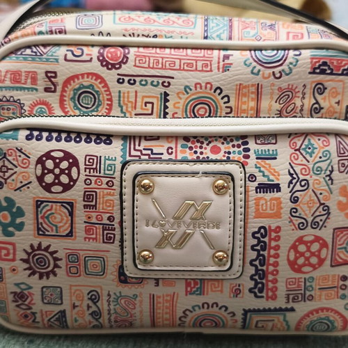Verde shoulder bag like new, cream multicolor geometric design