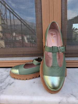 De.Bour leather shoes with T-bar strap size 41 like new, green