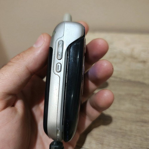 Motorola V300 used, works normally without charger