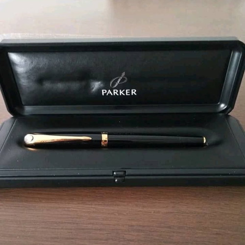 Parker Ellipse Thick Lacquer Fountain Pen 18K 750 Gold M Medium Nib New