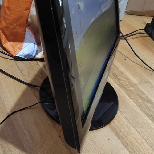 Samsung SyncMaster T240 computer monitor used