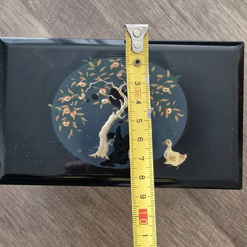 Vintage Japanese music box jewelry case in black lacquer like new