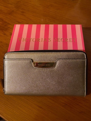 Victoria's Secret leather wallet new