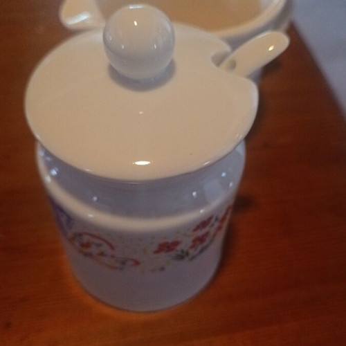 Tea and coffee set like new with creamer and sugar container
