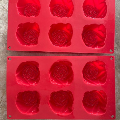 Silicone molds with rose design like new, set of 2
