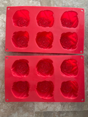 Silicone molds with rose design like new, set of 2