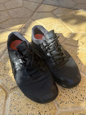 Nike Metcon 4 men's athletic shoes, black, size 44