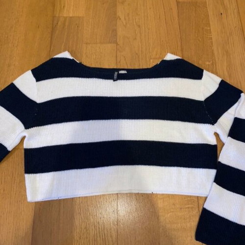 White-blue cropped sweater like new, loose fit
