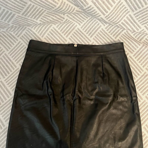 Celestino black leather skirt used, size Large with zipper