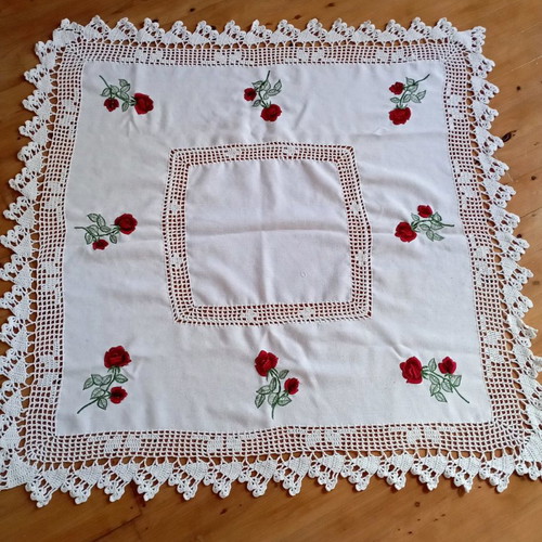Tablecloth with handmade lace new