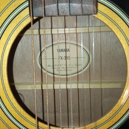 Yamaha FX310 electro-acoustic guitar like new
