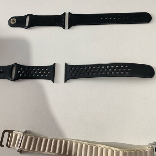 Apple Watch serier 5 40 mm straps and screen protectors like new