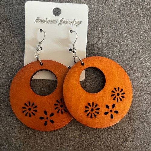 Wooden earrings new, brown