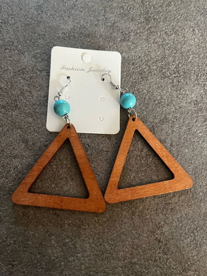 Wooden earrings new, brown