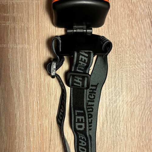 Salomon Headlamp like new, powered by 3 AAA batteries