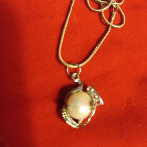 Pendant necklace faux bijoux like new, silver snake chain