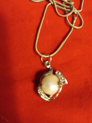 Pendant necklace faux bijoux like new, silver snake chain