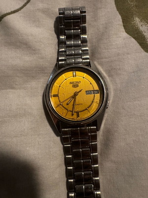 Vintage Seiko 5 Automatic 7009-8010 used, gold dial (1984)