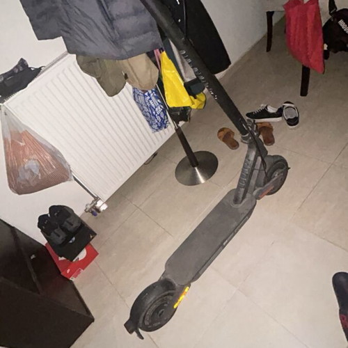 Xiaomi Ultra 4 Electric Scooter like new with suspension and puncture-proof tires