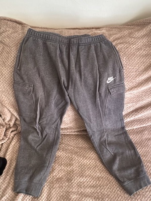 Nike tracksuit large used, gray