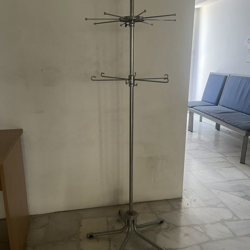 Metal Store Stand like new, adjustable height, chrome frame