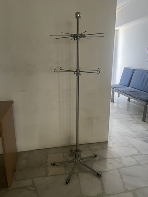 Metal Store Stand like new, adjustable height, chrome frame