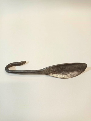 Χειροποίητο παλιό κόκκαλο παπουτσιών από σίδερο φτιαγμένο στο καμίνι